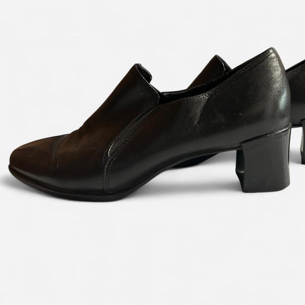 VTG 90s Black leather Munro pumps with square toe and block heels